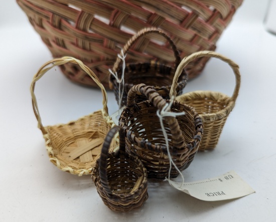 Assorted Lot of miniature Baskets for crafts or decorations