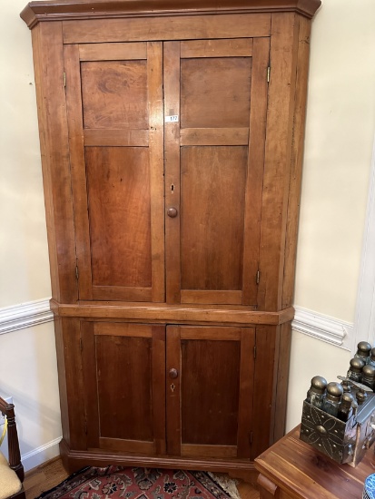 Nice Vintage 4 Door Corner Cabinet (Local Pick Up Only)