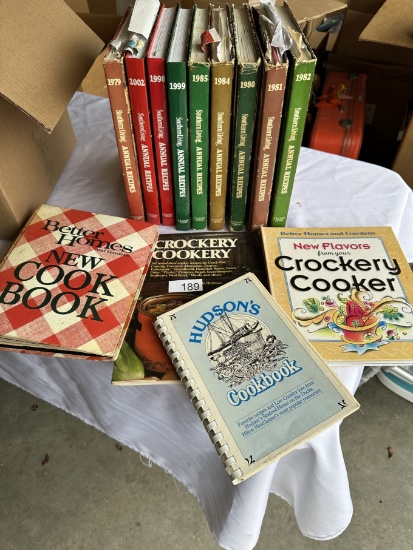 Box Lot/Vintage Southern Living Cookbooks, Better Homes & Gardens Cook Books
