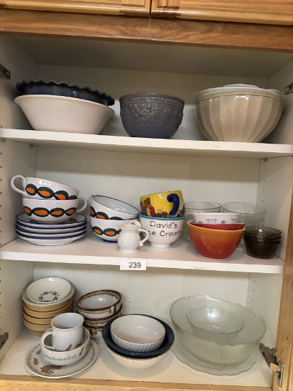 Cabinet Full/PYREX, Pfaltzgraff, ETC