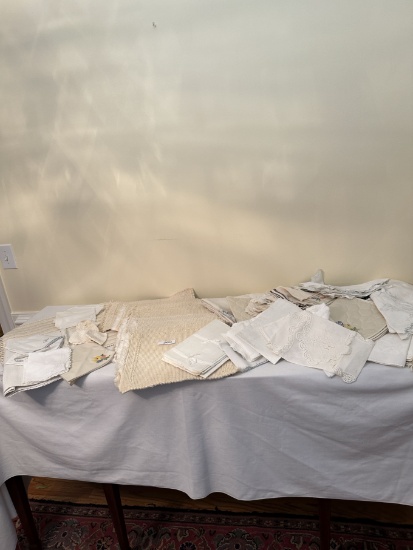Box Lot/Vintage Cloth and Linen Place Mats, ETC