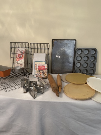 Box Lot/Baking Items, Cooling Racks, Muffin Pans, ETC