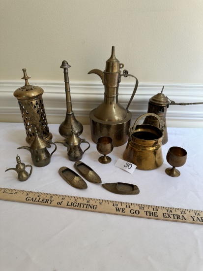 Box Lot/Brass & Copper Décor Pieces