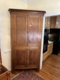 Nice Vintage 4 Door Corner Cabinet (Local Pick Up Only)