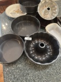 Box Lot/Cake Pans, Pie Plates, ETC