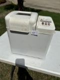 West Bend 2lb Automatic Bread & Dough Maker