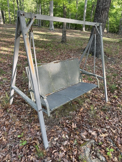 Nice 3 Seat Swing on Aluminum Frame (Local Pick Up Only)