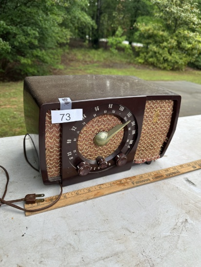 Vintage Zenith Model R723 Radio