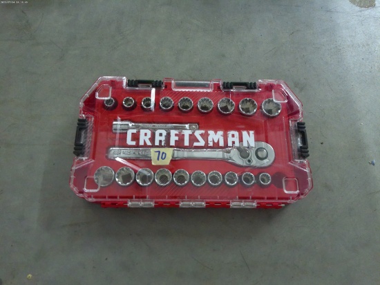 craftsman shocket and wrench set, comes in a carrying case in very nice shape