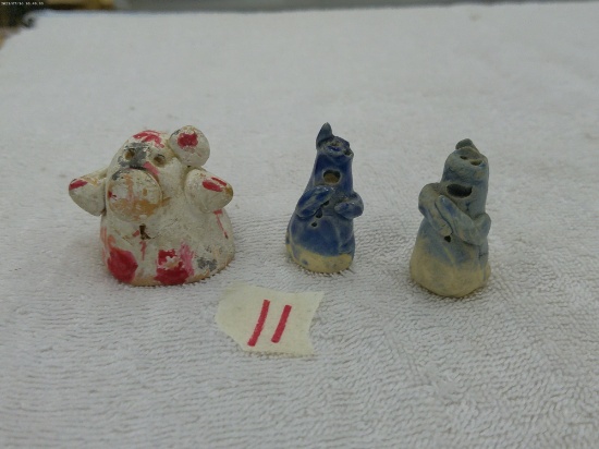 native american pottery, lot of 3 small figures by native american artist all about 1,5in tall