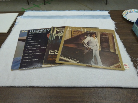 vintage records, lot of 4 by popular country male artist