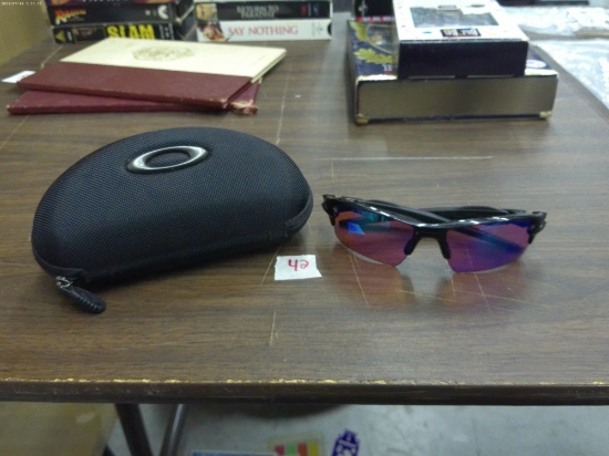desinger sunglasses, oakley flak 2.0 sunglasses with offical case in very nice shape