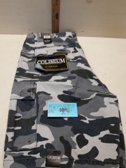 Coliseum Cargo Shorts, Size 38