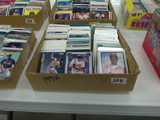 1990s baseball cards, large mixed lot of baseball cards most appear to be in great shape
