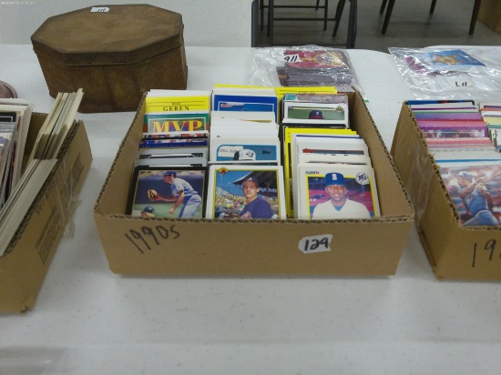 1990s baseball cards, large mixed lot of baseball cards most appear to be in great shape