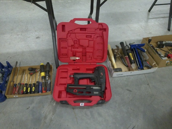 nailgun, craftsman air powered nailer in case