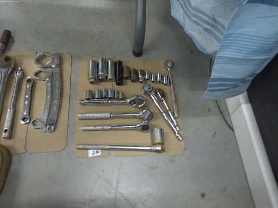 tool lot, mixed lot of ratchets and sockets by various brands includes some kobalt