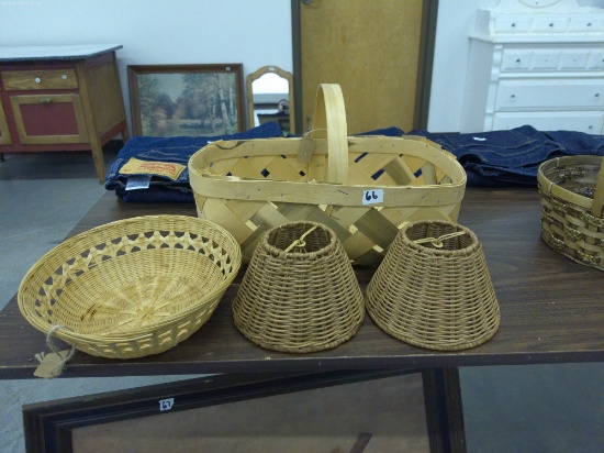 basket lot, bread basket, two small lamp shades and a woven table basket