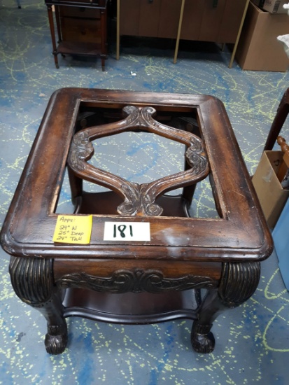 Wooden End table, glass missing, Great Project Pc