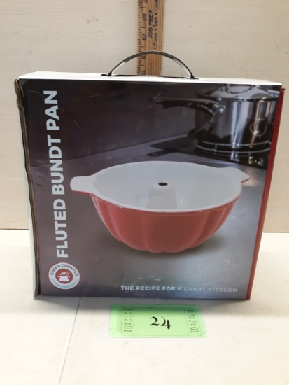 Fluted Bundt Pan, NIB