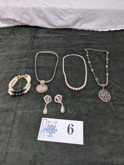 Vintage Costume Jewelry Items
