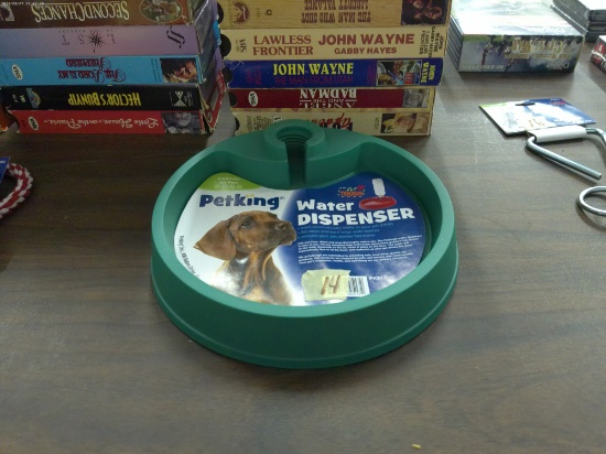 pet water dispenser, new by petking fits up to a large soda bottle of water great for dogs, cats, or