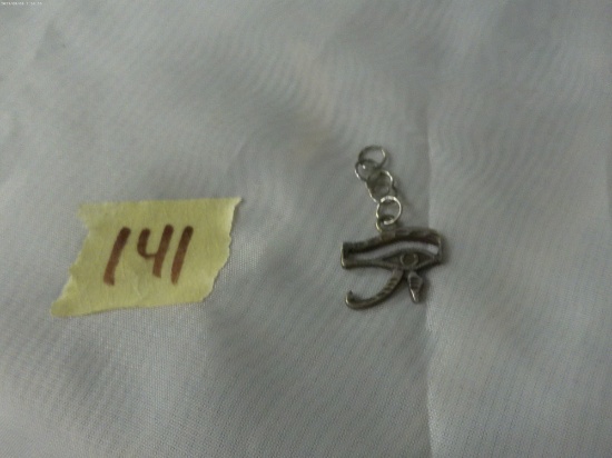eye of horus charm, 2.3g