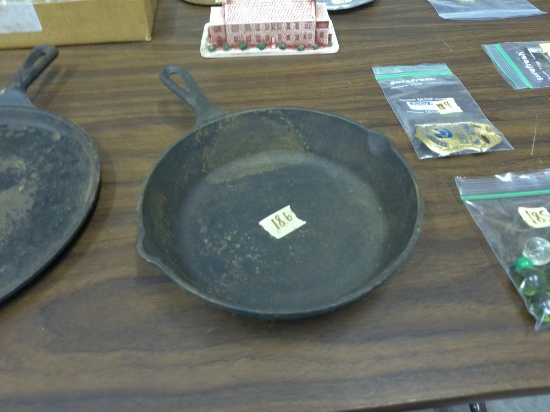 cast iron, lodge usa 5SK skillet 8in across