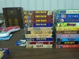 john wayne westerns on vhs, lot of 10 total includes some rare films