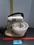 Vintage Dormeyer Meal Maker, 2 bowls, powers on