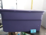 Tote with Lid, Sterilite