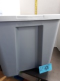 Tote with Lid, Sterilite
