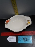Vintage basketweave tray with oval flowers