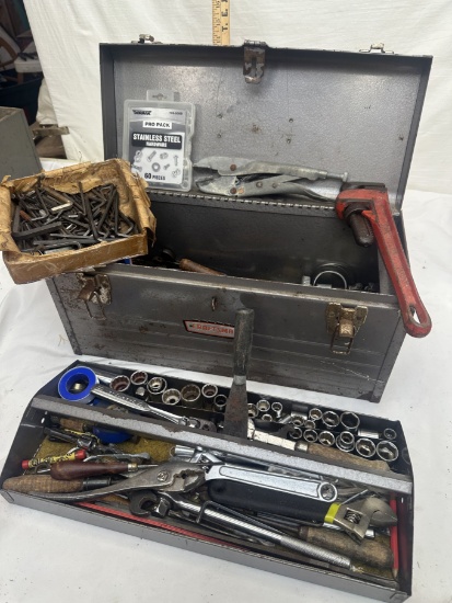 Vintage Metal CRAFTSMAN Tool Box Full of Tools