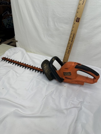 Black + Decker 22 Inch Electric Hedge Trimmer
