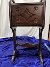 Smoking Stand, Lined inside, Delaminating