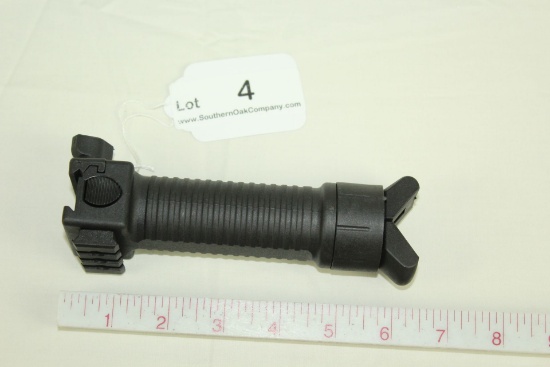 New AR-15 Forward Grip w/Spring Loaded Rifle Bipod