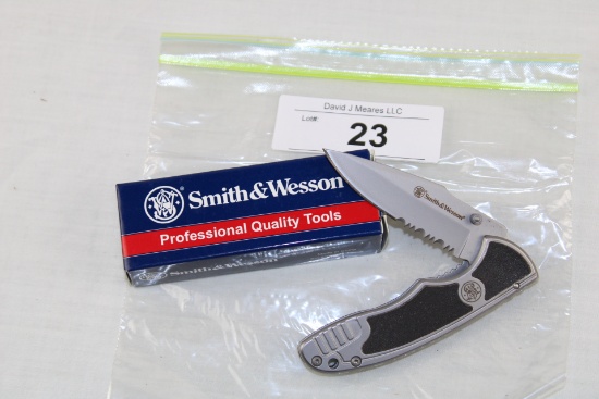 Smith & Wesson Lock-Blade Knife.  New!