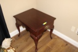 Cherry Style End Table with Queen Anne Legs