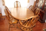 Oak Dining Table w/2 Leaves and 6 Chairs