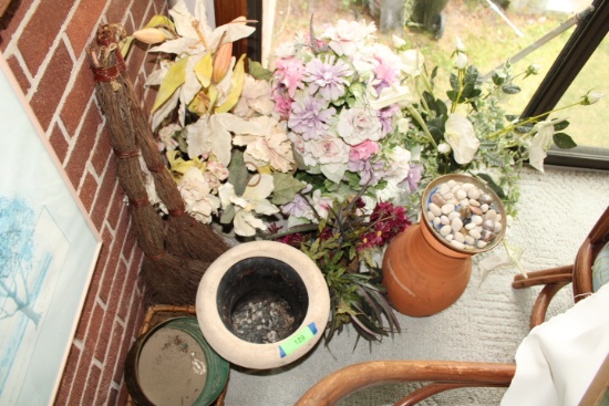 1 Lot of Flowers and Flower Pots