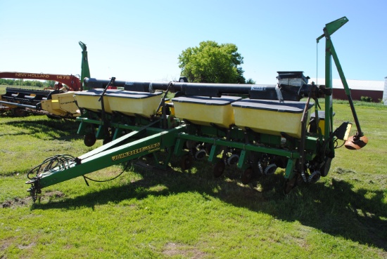 John Deere 1750, 8 Row Narrow Dry Fertilizer Planter with Bean Cups and Monitors