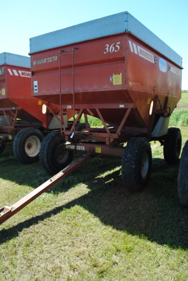 Minnesota 365 Bushel Grain Box, 12 Ton Minnesota running gear with extendable hitch and tail lights