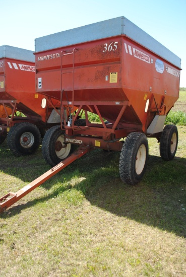 Minnesota 365 Bushel Grain Box, 12 Ton Minnesota running gear with extendable hitch and tail lights