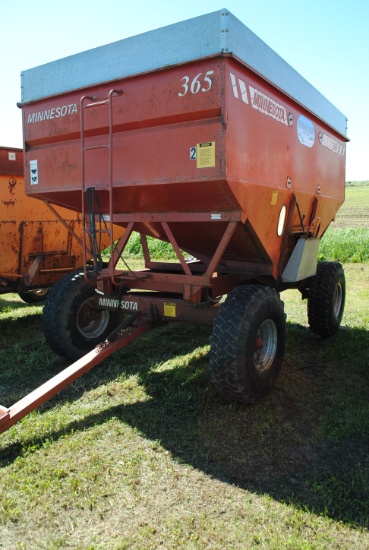 Minnesota 365 Bushel Grain Box, 12 Ton Minnesota running gear with extendable hitch and tail lights