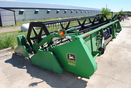 JD 920 - 20 ft. bean head - good cond.