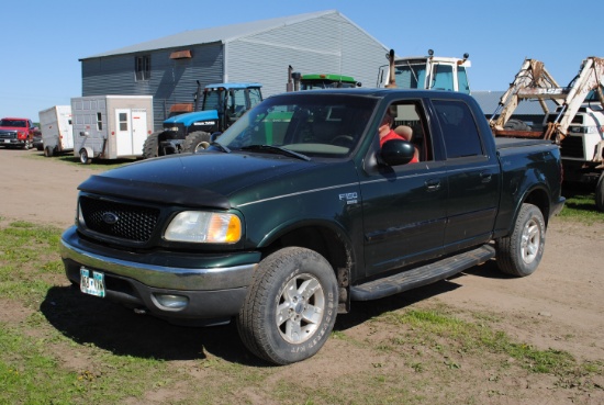 2002 Ford F150 4 x 4, 4 door, 5.4 auto, leather, loaded, (176,200) mi., tonneau cover, short box