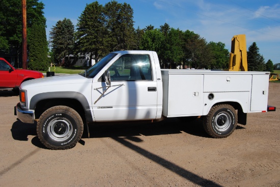 1998 Chevy 2500 Service Truck with Hoist, 8 Cylinder, 5.7 Liter, 109,397 Miles, New Engine at 95,690