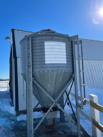 2-ton feed tank w/short auger