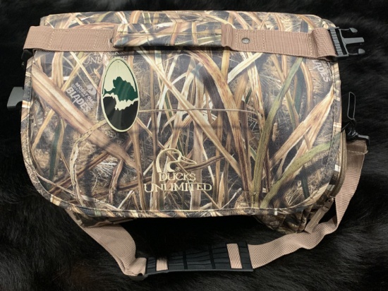 Ducks Unlimited Camo Blind Bag